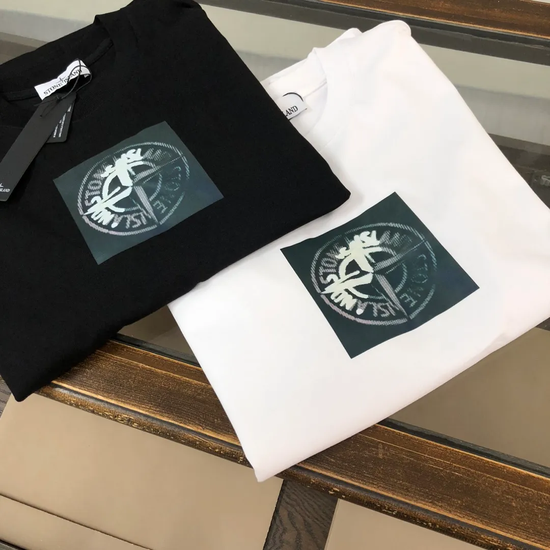 P180 Stone Island Stone Island 2025 latest T-shirt, couple style ~ Original order, stylish and casual short T-shirt, specially made of customized cotton fabric ~ Cotton T-shirt ~ Pre-washed to prevent deformation and shrinkage problem, more comfortable and breathable on the body ~ All available from stock ~ Unique design style, trendy must-have item, complete with three standards 👍 Color: black/white Size: S M L XL (larger version, please indicate your height and weight when placing an order)
